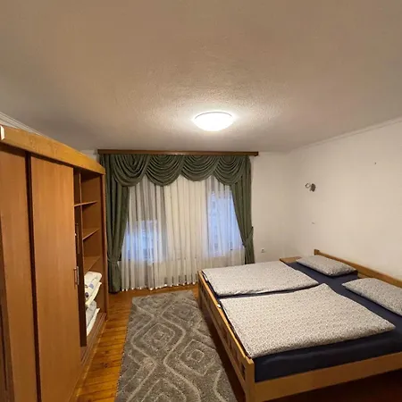 Luni Apartment *