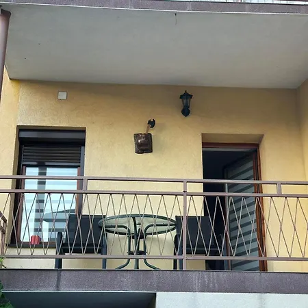 Luni Apartment *